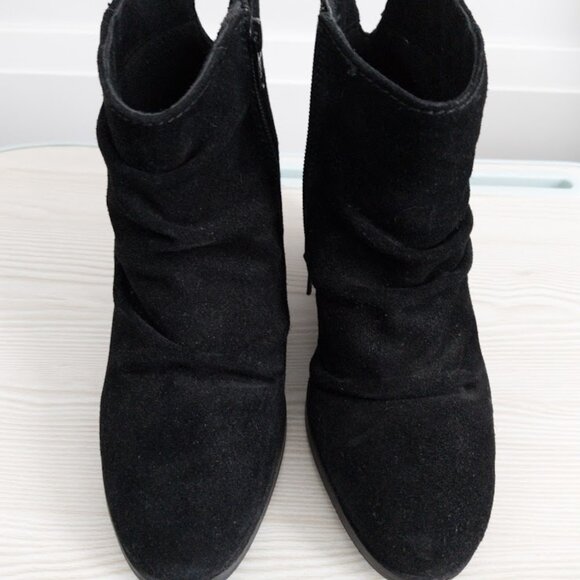 Woman Brand New Suede Boots - Picture 1 of 3